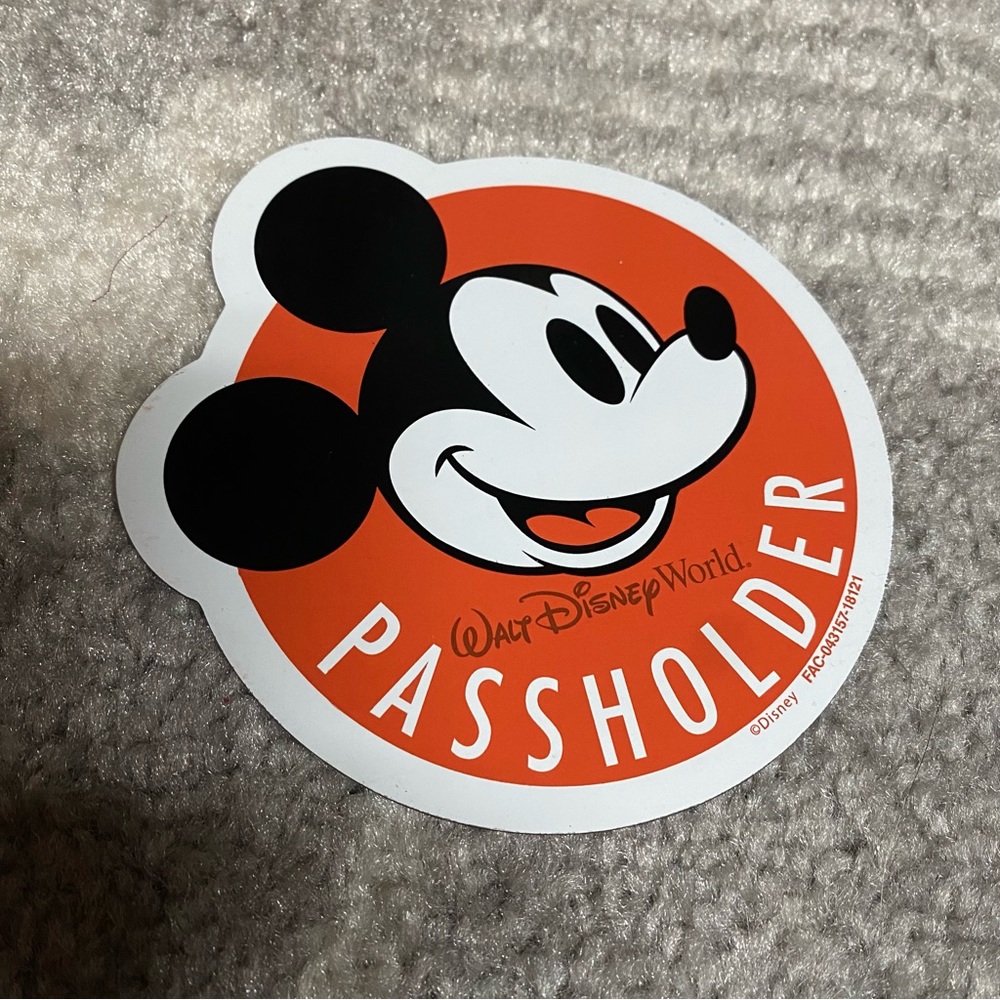 Walt Disney World Annual Pass Passholder Mickey Mouse Magnet